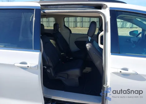 2021 Chrysler Pacifica Touring z USA, uszkodzony, nr VIN 2C4RC1FG1MR556578